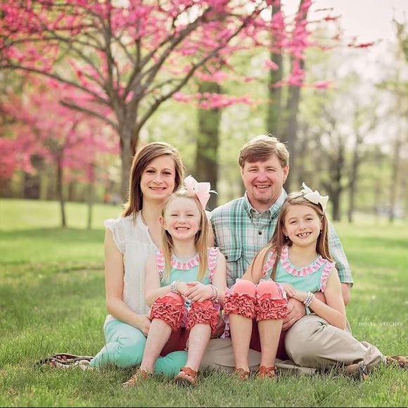 Meet your Posher, Amanda - Picture 2 of 2